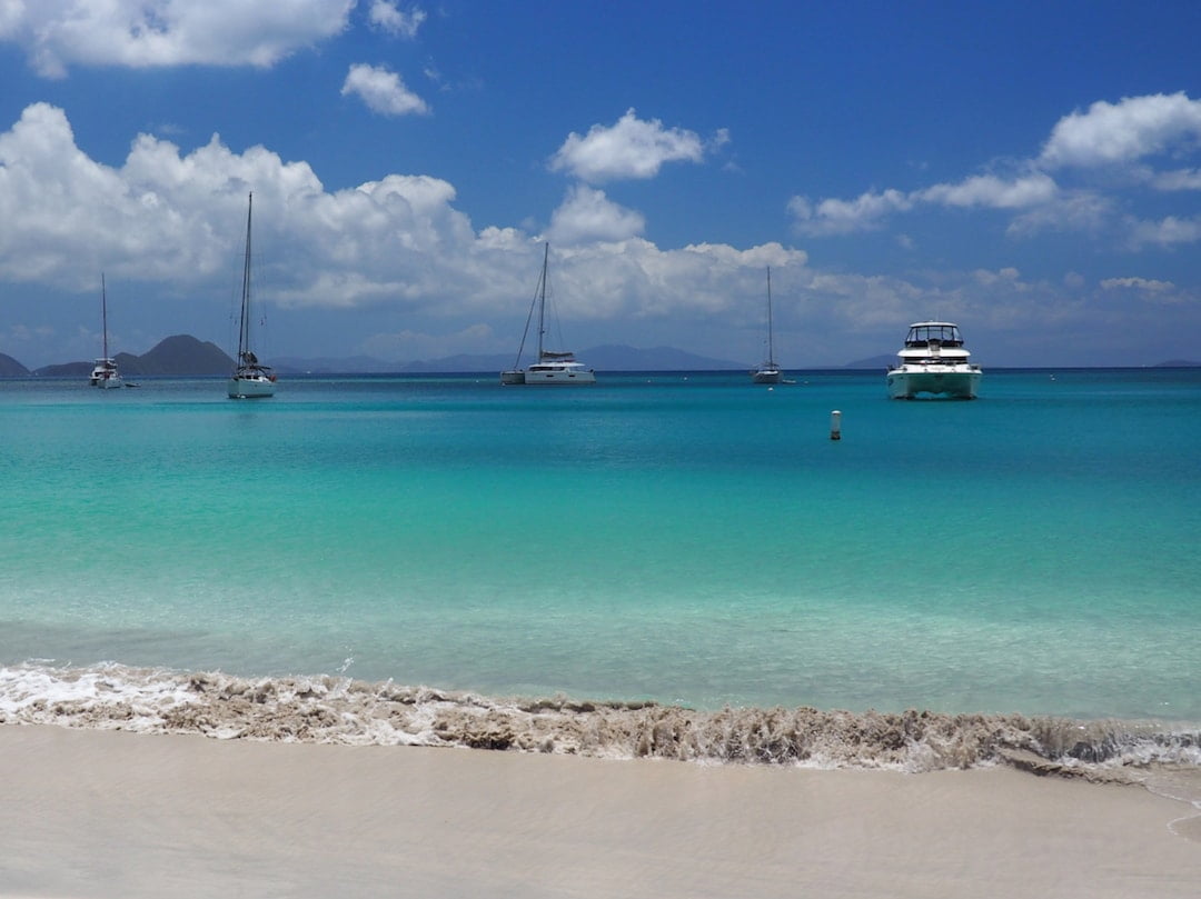 THE BEST BEACHES IN TORTOLA...AND HOW TO EXPLORE THEM IN A DAY