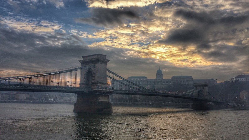 Chain Bridge Budapest 1 min
