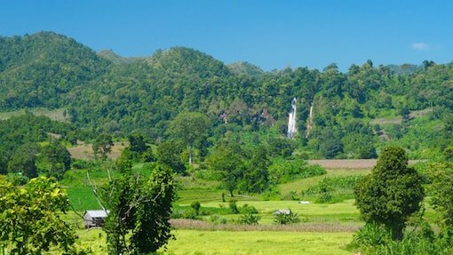 TREKKING AROUND HSIPAW Myanmar