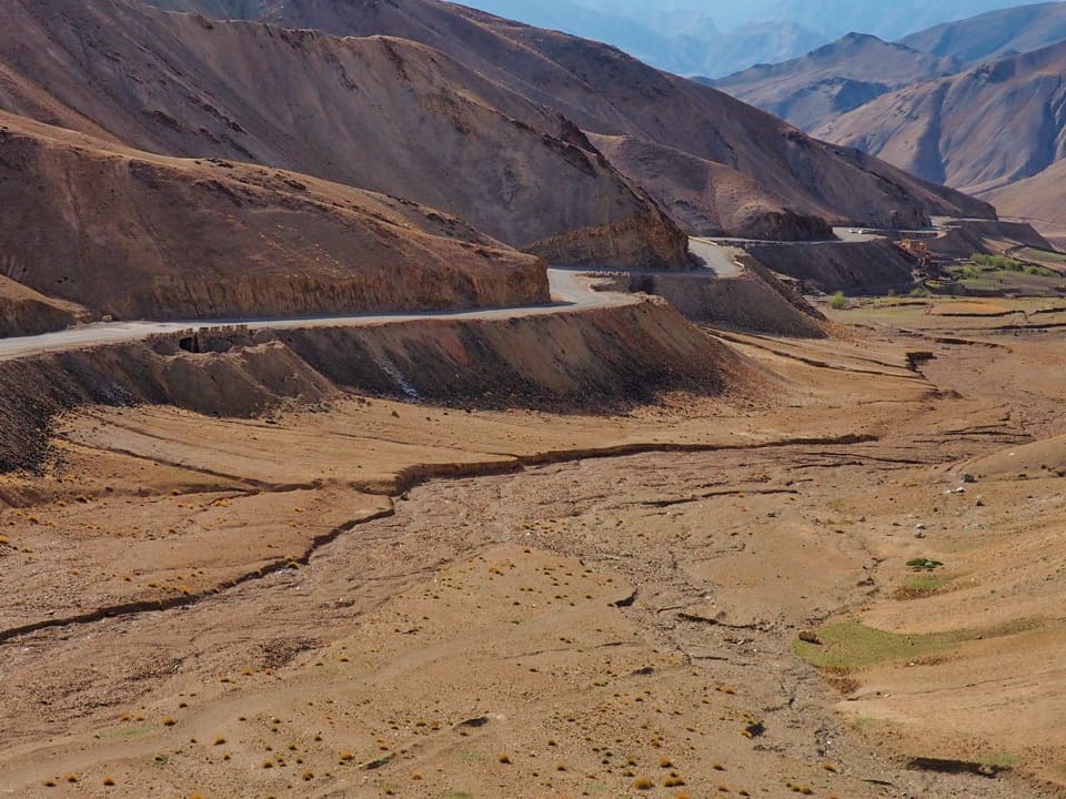 The Srinagar to Leh Highway snakes through the mountains