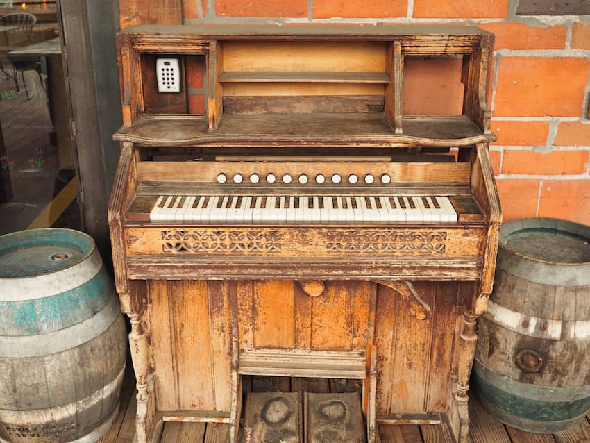 Antique piano Skagit River Brewery