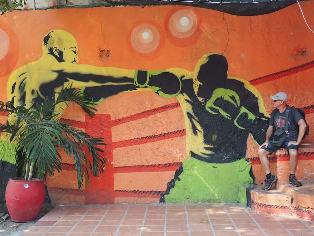 Getsemani street art - two boxers